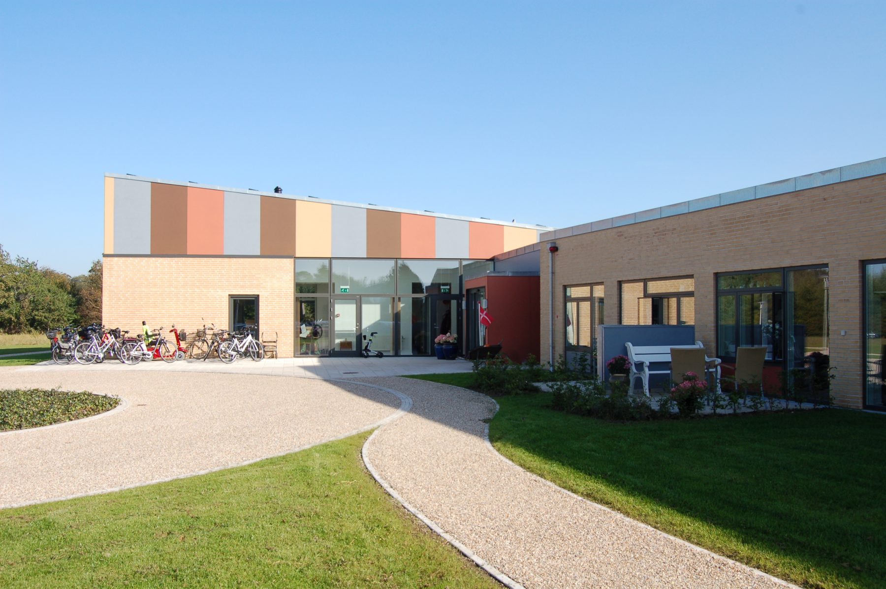 Tirstrup Plejecenter, Tirstryp - indgang